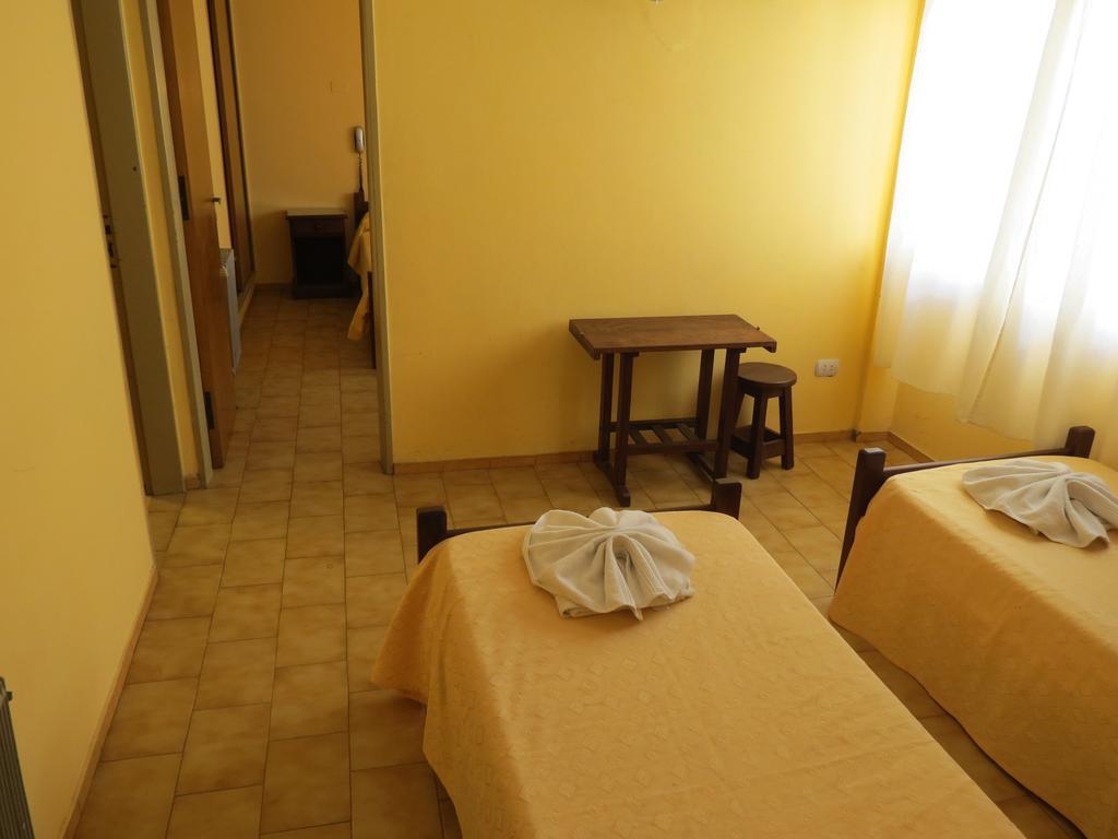 Hotel Arenales Villa Carlos Paz Cameră foto